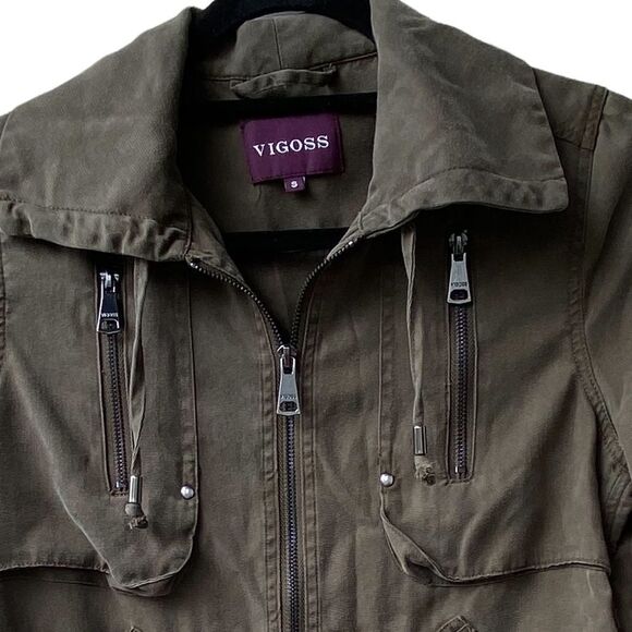 Vigoss Wm’s Sz Sm Olive Green Ruffle Hem Anorak Lightweight Peplum Tercel Jacket - Picture 2 of 4